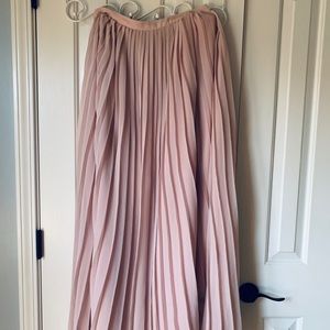 Square pleated maxi length skirt